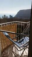 Stunning Beach Apart-sleeps 5! Pool & Sea Views!