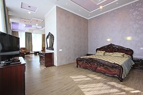 Hotel Monarch