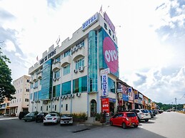 OYO 89877 Sun Triang Hotel
