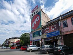 OYO 89877 Sun Triang Hotel