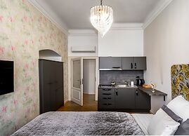 Chateau 9 Apartments by Adrez Living