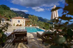 ASTRALI STONE VILLAS