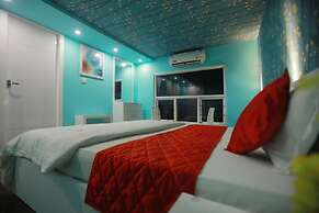 Premium Luxury Houseboat