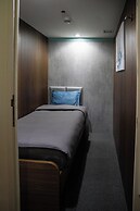 Sleepover Terminal 1, Concourse D – formerly sleep ‘n fly