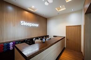 Sleepover Terminal 1, Concourse D – formerly sleep ‘n fly
