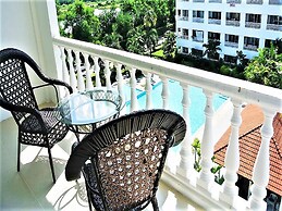Pool View Apartment