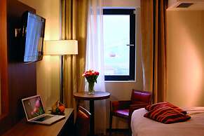 Central Plaza Hotel