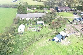 Inviting 2-bed Cottage in Newcastle Emlyn