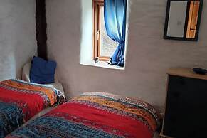 Inviting 2-bed Cottage in Newcastle Emlyn