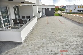 Pool Apartments & Rooms Mare