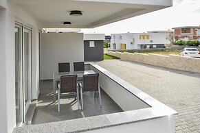 Pool Apartments & Rooms Mare
