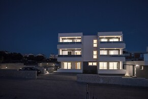 Pool Apartments & Rooms Mare