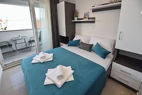 Pool Apartments & Rooms Mare