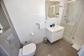 Pool Apartments & Rooms Mare
