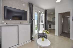Pool Apartments & Rooms Mare