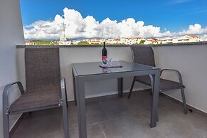 Pool Apartments & Rooms Mare