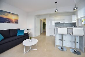 Pool Apartments & Rooms Mare