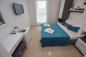 Pool Apartments & Rooms Mare