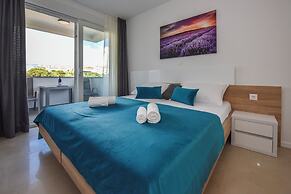 Pool Apartments & Rooms Mare