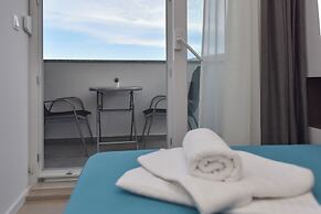 Pool Apartments & Rooms Mare