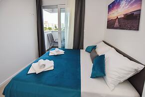 Pool Apartments & Rooms Mare