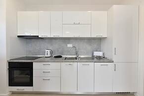 Pool Apartments & Rooms Mare