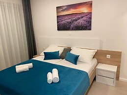 Pool Apartments & Rooms Mare