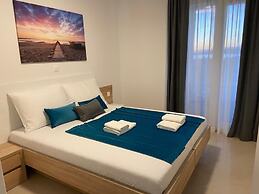 Pool Apartments & Rooms Mare