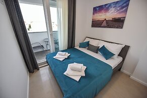 Pool Apartments & Rooms Mare