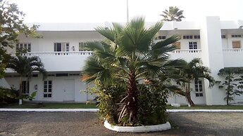 Cul-De-Sac Crib