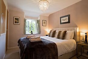 Stunning 2 Bed Cottage in Fordwells