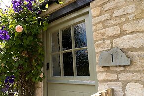 Stunning 2 Bed Cottage in Fordwells