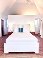 Coralito Bay Suites & Villas