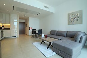 OYO Home 258 1BHK Marina Gate 2