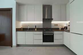 OYO Home 258 1BHK Marina Gate 2