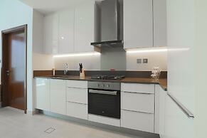 OYO Home 258 1BHK Marina Gate 2