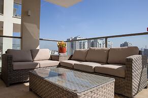 Modern & Stylish 3BR Apt With Balcony