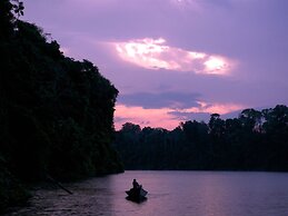 Huitoto Lake Lodge