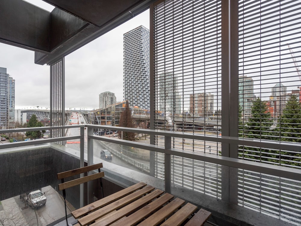 Sterling Suites - Yaletown