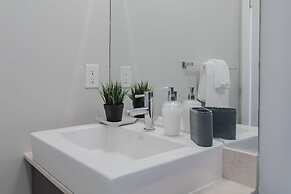 Sterling Suites - Financial District