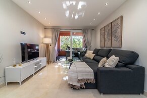 Chic Oasis on the Coast