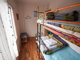 Cocoroom Guesthouse Cafe and Garden - Hostel