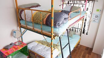 Cocoroom Guesthouse Cafe and Garden - Hostel