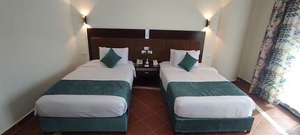Green Desert Hotel