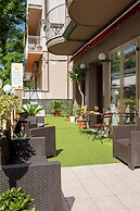 Noah Beach Hotel