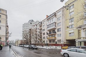 GM Apartment Staropimenovskii 16