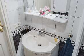 GM Apartment Staropimenovskii 16