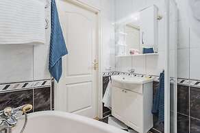 GM Apartment Staropimenovskii 16