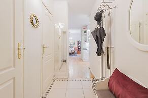 GM Apartment Staropimenovskii 16