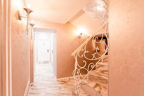Guest House 16-8